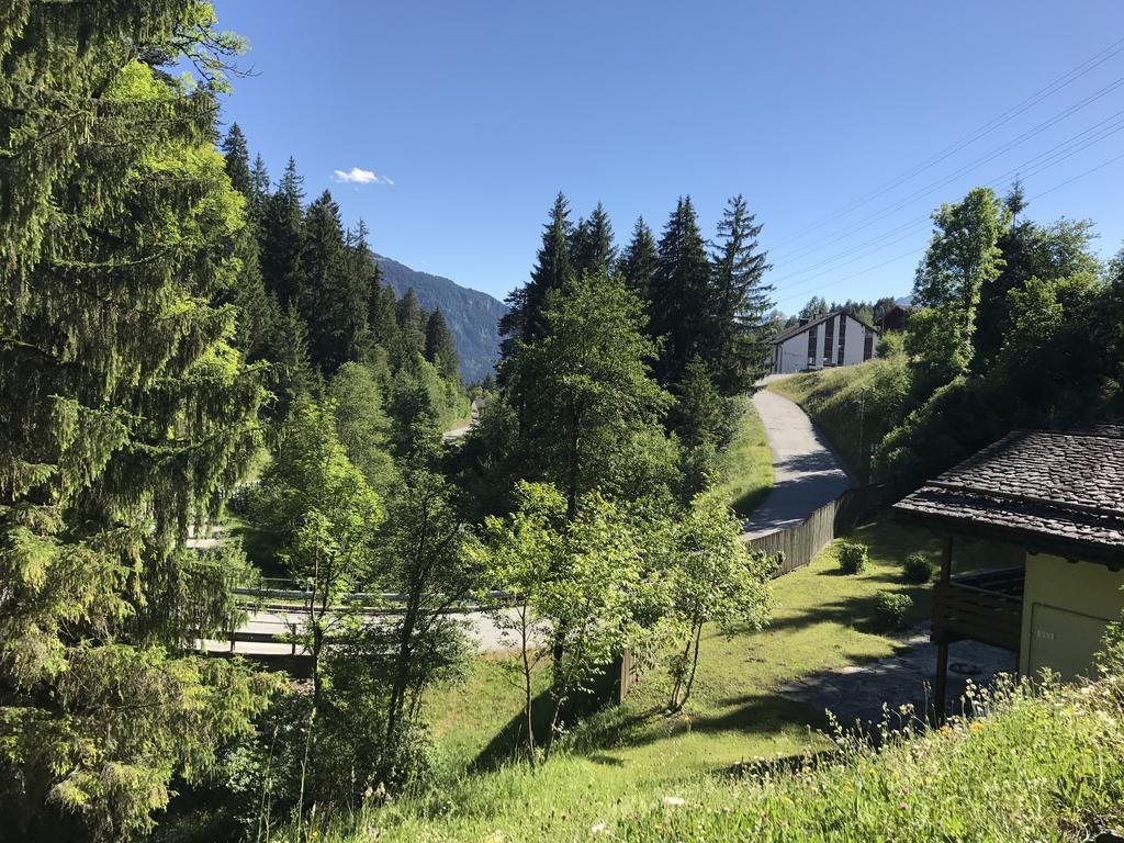 Ferienwohnung Laax mit Traumblick, großem Balkon und Terrasse Exterior foto