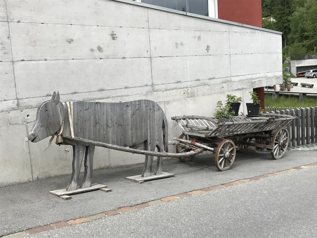 Ferienwohnung Laax mit Traumblick, großem Balkon und Terrasse Exterior foto