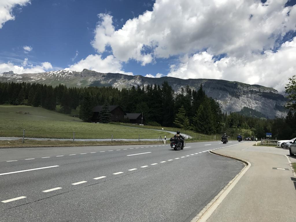 Ferienwohnung Laax mit Traumblick, großem Balkon und Terrasse Exterior foto