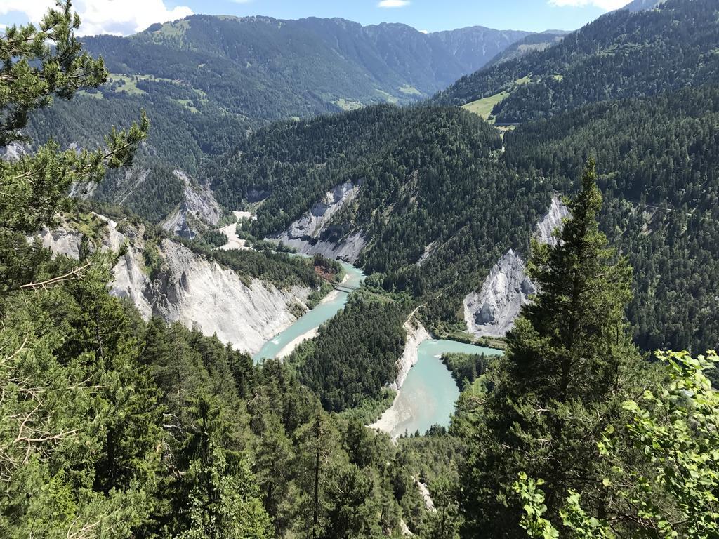 Ferienwohnung Laax mit Traumblick, großem Balkon und Terrasse Exterior foto