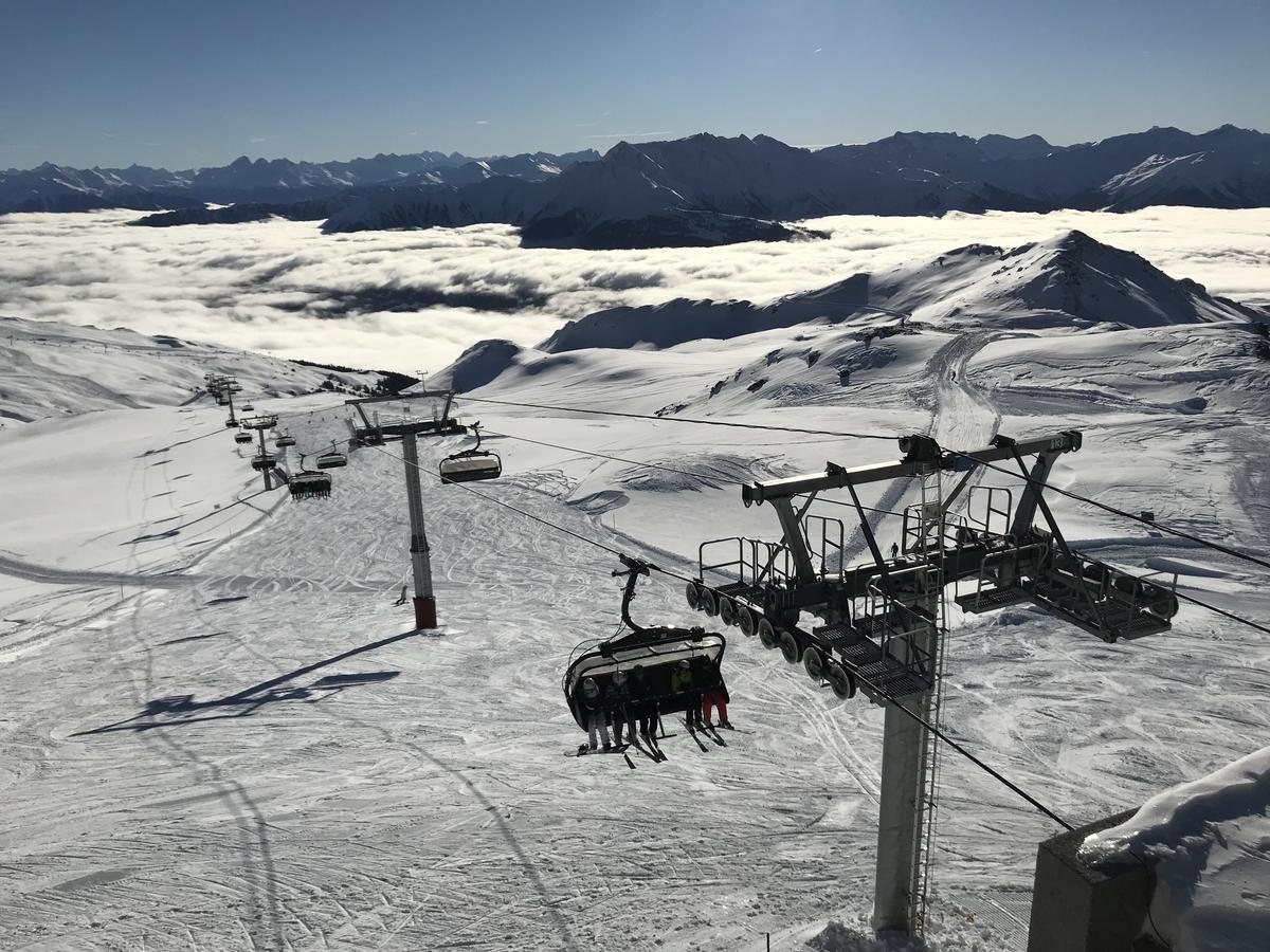Ferienwohnung Laax mit Traumblick, großem Balkon und Terrasse Exterior foto