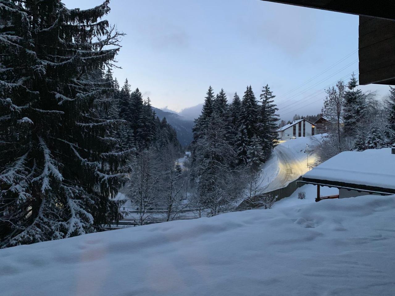 Ferienwohnung Laax mit Traumblick, großem Balkon und Terrasse Exterior foto