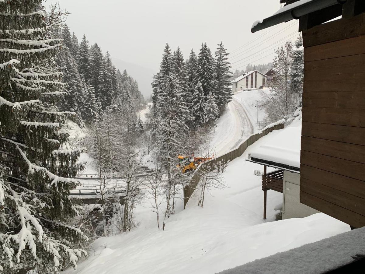 Ferienwohnung Laax mit Traumblick, großem Balkon und Terrasse Exterior foto