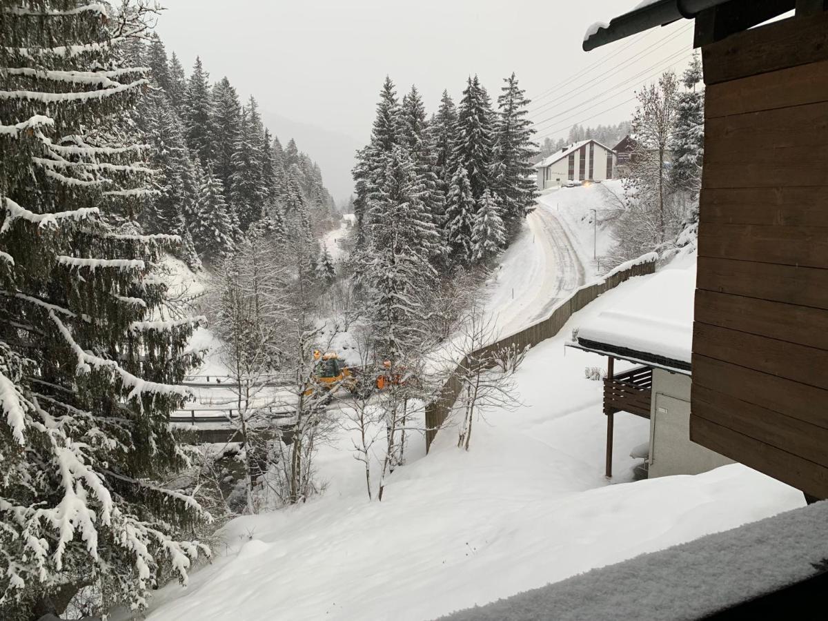Ferienwohnung Laax mit Traumblick, großem Balkon und Terrasse Exterior foto