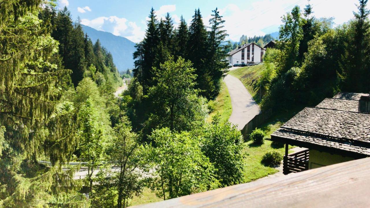 Ferienwohnung Laax mit Traumblick, großem Balkon und Terrasse Exterior foto