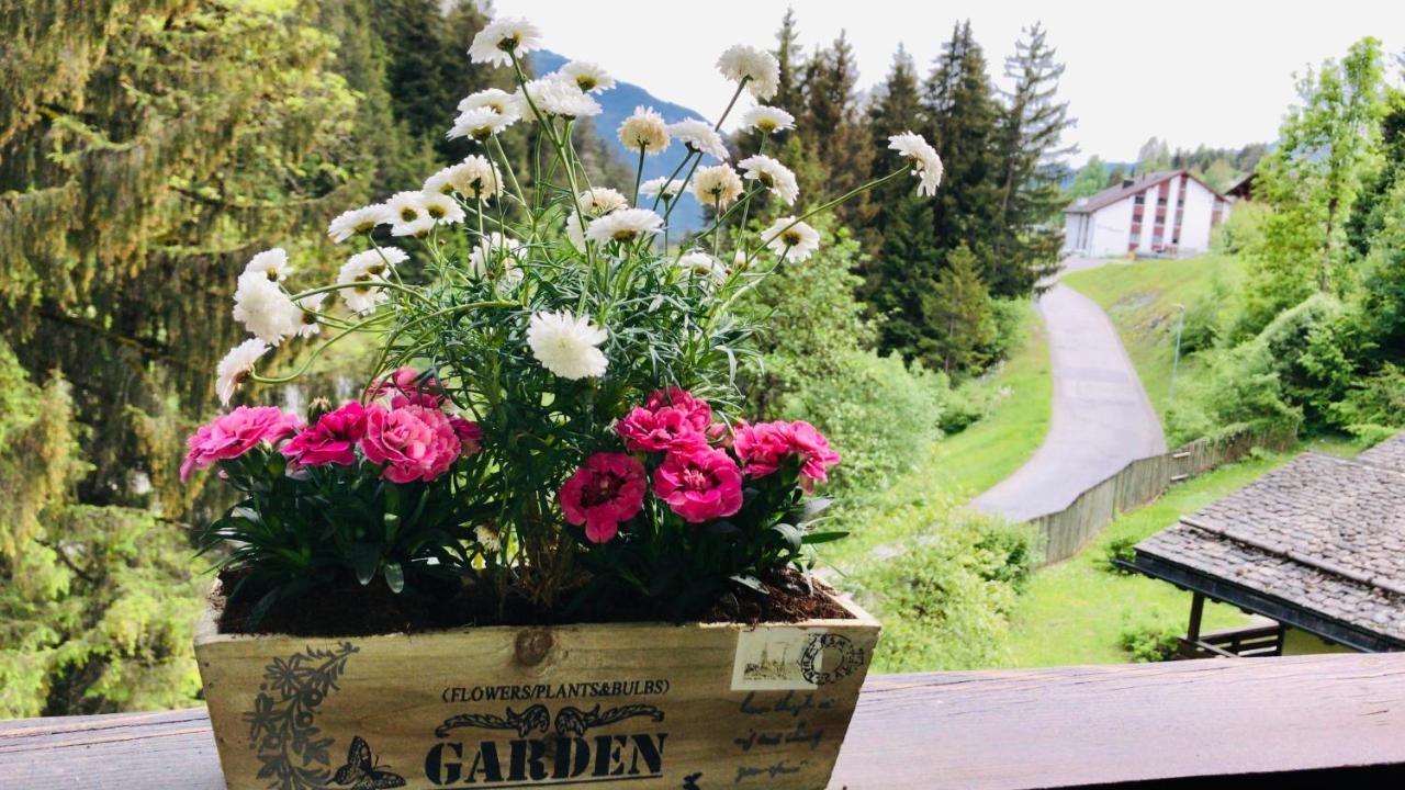 Ferienwohnung Laax mit Traumblick, großem Balkon und Terrasse Exterior foto